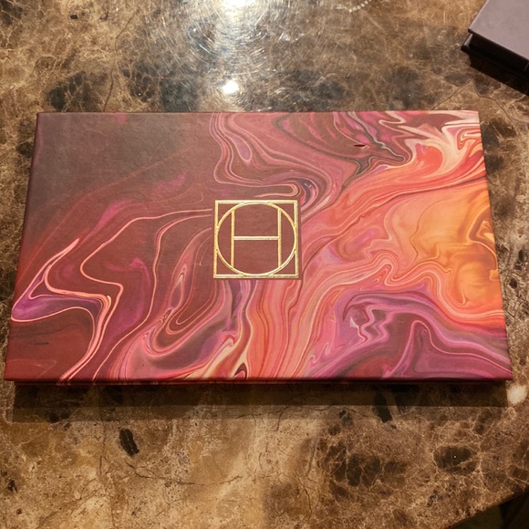 Eye shadow palette - never been used - Picture 1 of 2